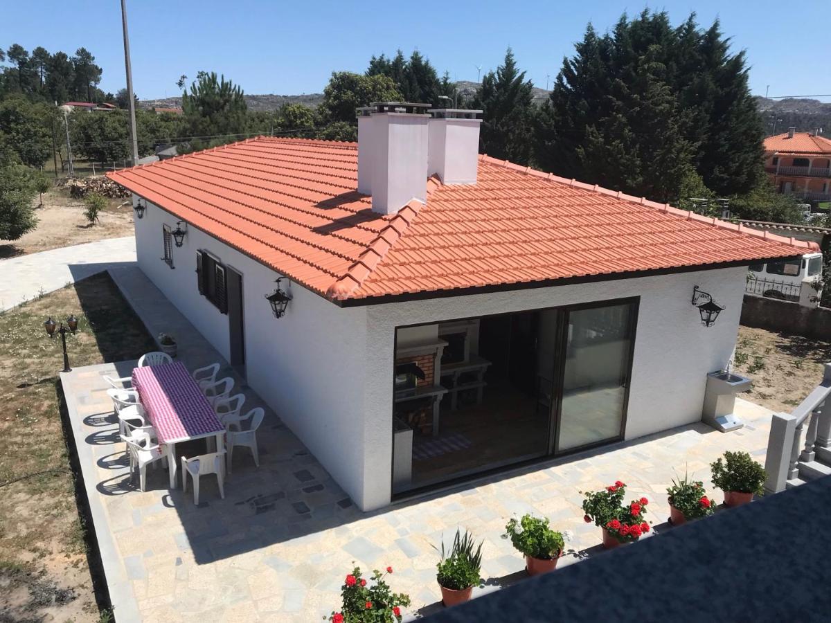 فيلا Pinheirinhos - Quinta De Sao Caetano Carapito المظهر الخارجي الصورة